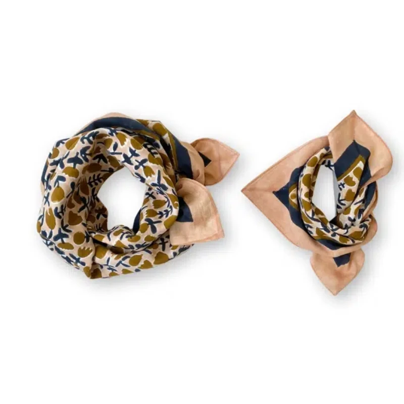 BIG FOULARD LATIKA "TULIPE" - MACADAMIA – Image 3