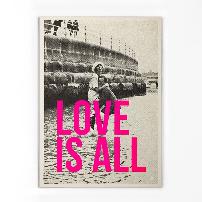 CARTE POSTALE - M - LOVE IS ALL
