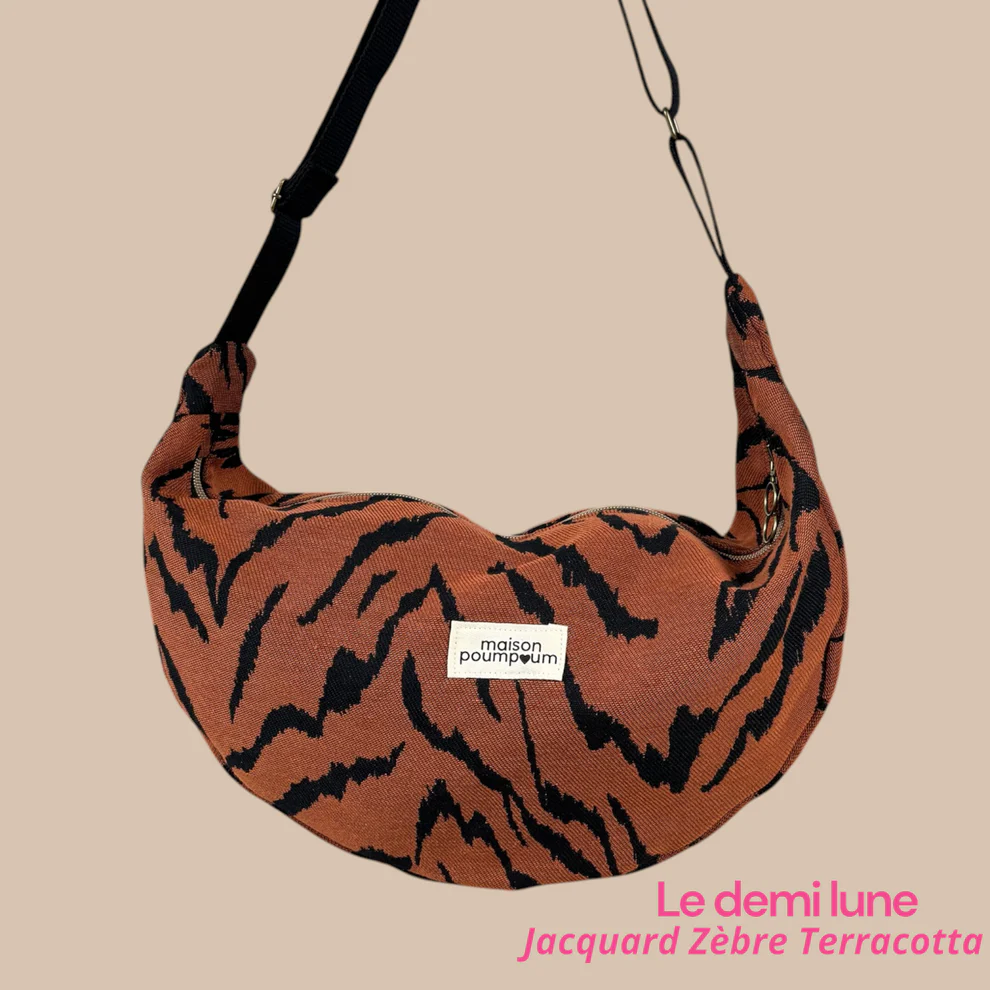 sac demi lune jacquard zebre terracotta maison poumpoum maison volumes 1