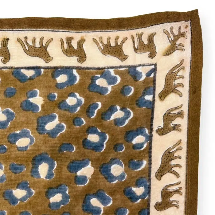 small foulard en coton felinda leopard tapenade maison volumes lille